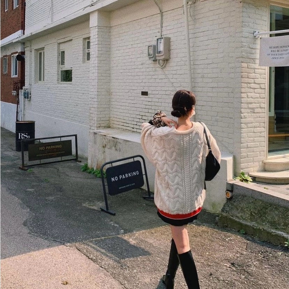 Cozy Knit Sweater with Red and Black Accents - Picture 6 of 7